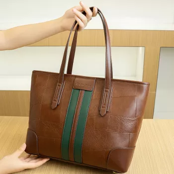 Soft Leather Retro Tote Bag: Roomy Vintage Carry